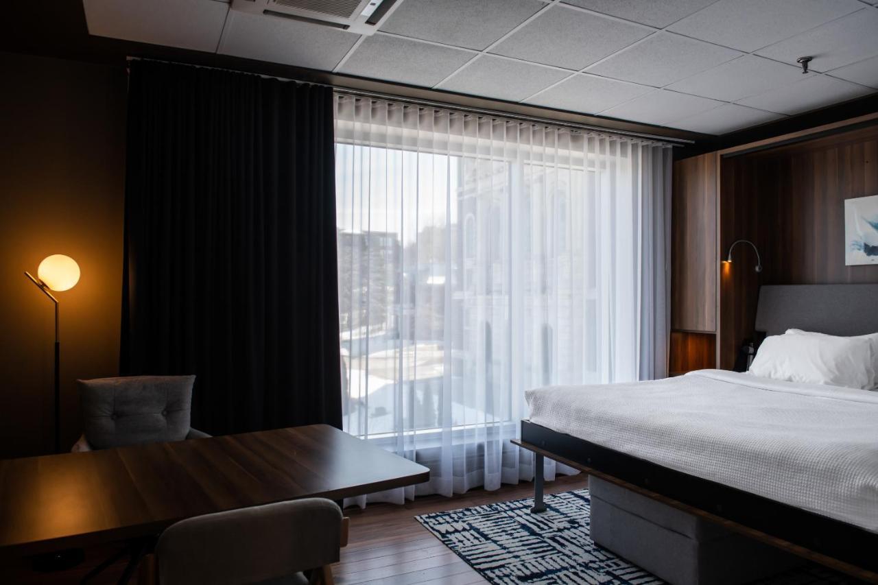 Hotel Chicoutimi, Affilie A Hyvi Экстерьер фото